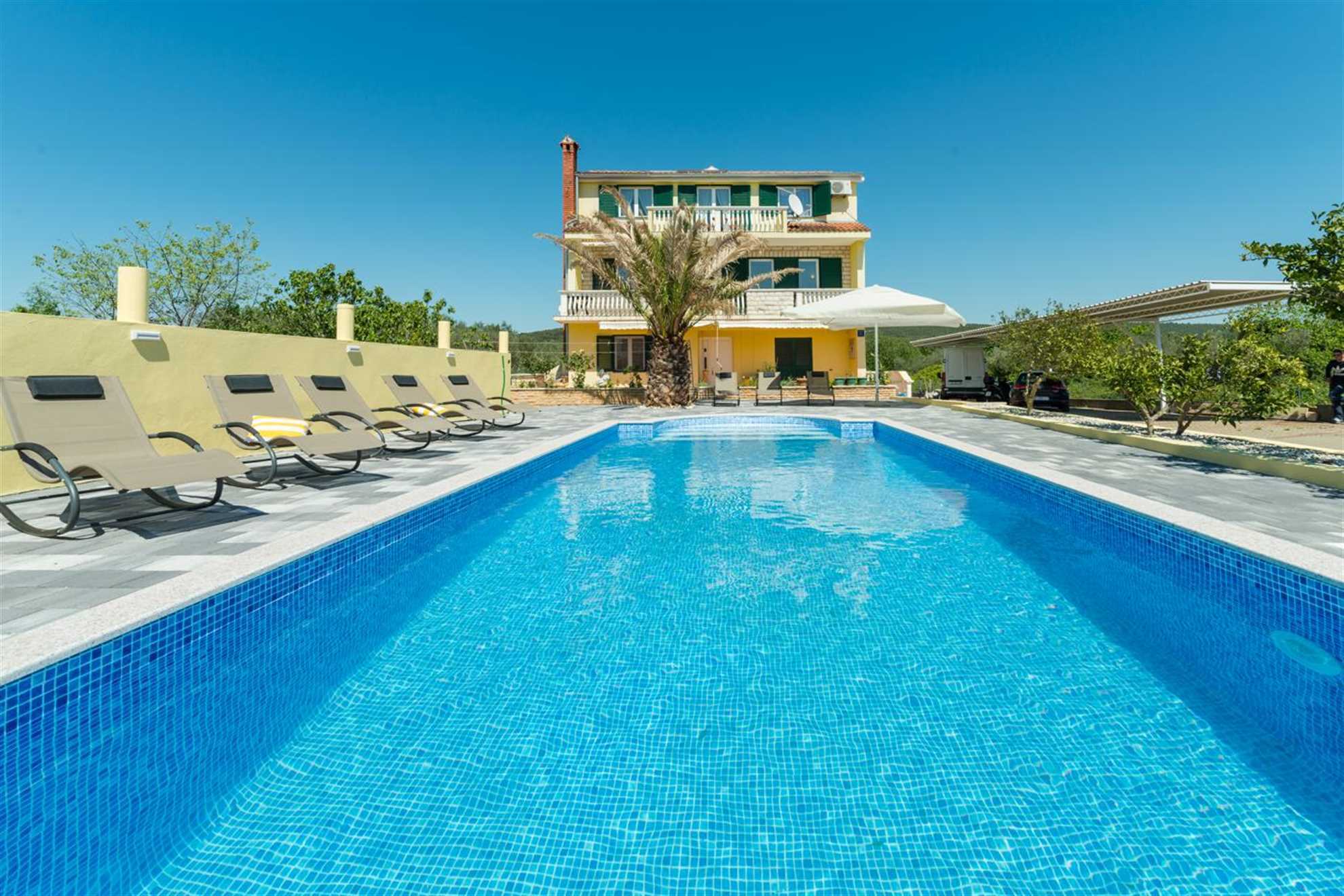 CROWONDER Sun & Fun Apartaments with Swimming Pool- Apartment Sunny Morning for 10 people