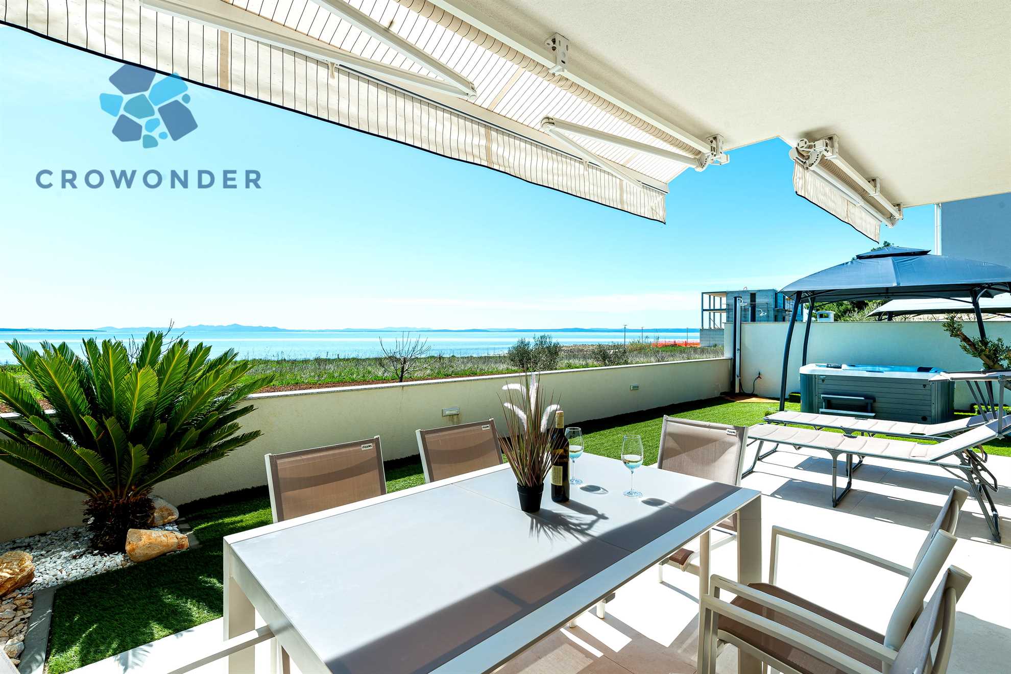 CROWONDER Beachfront Reiterer Villa V3 with Jacuzzi