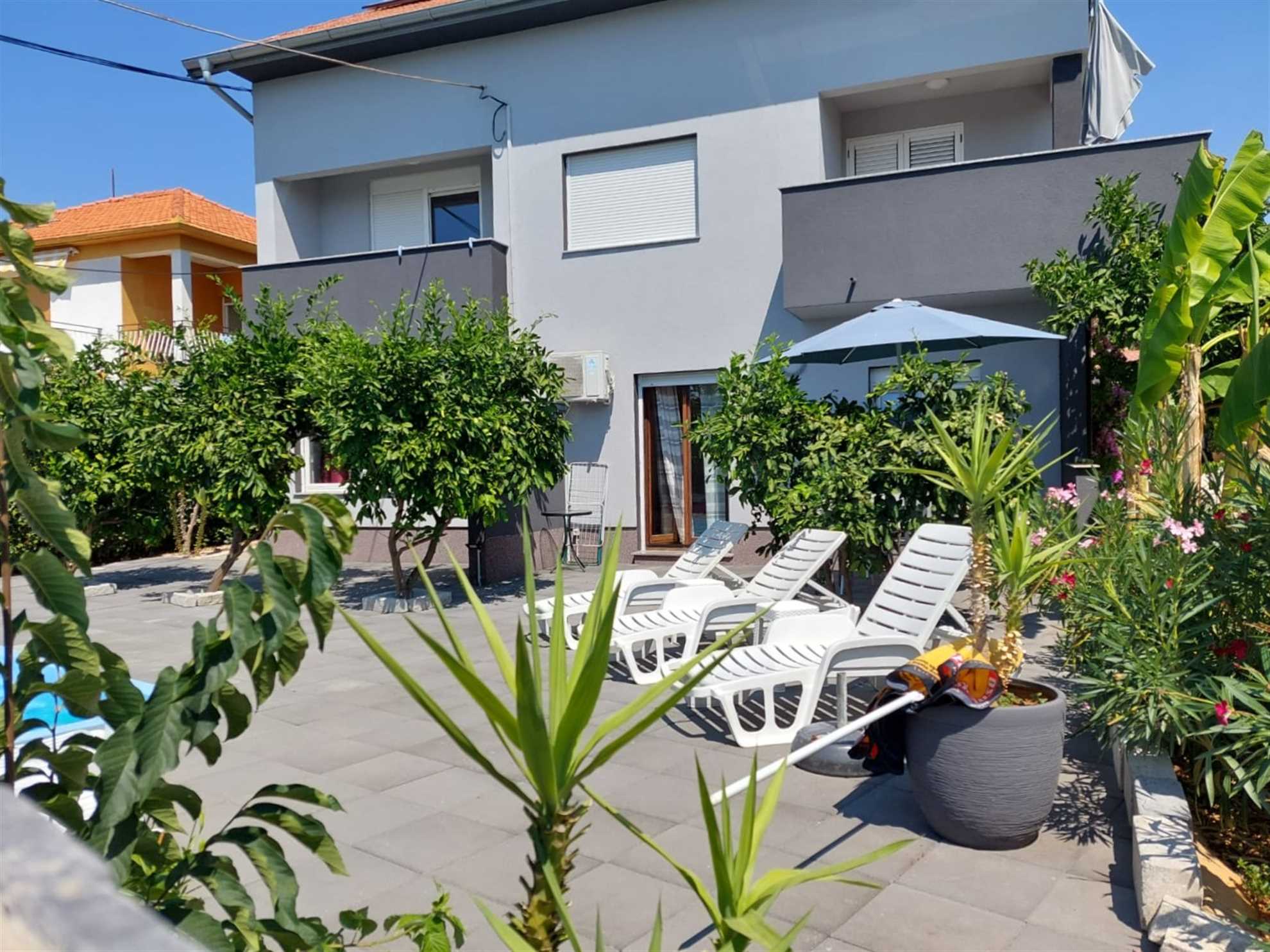 Crowonder Lucky Apartment A2 with Swimming Pool