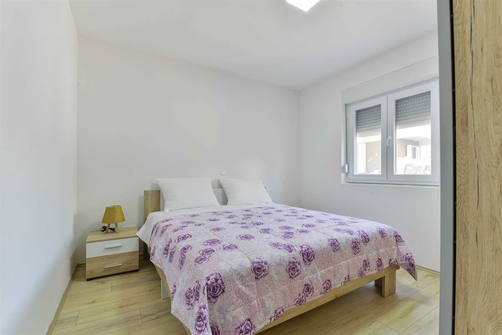 CROWONDER Sunny Bay Beachfront Apartment A2 - ground floor