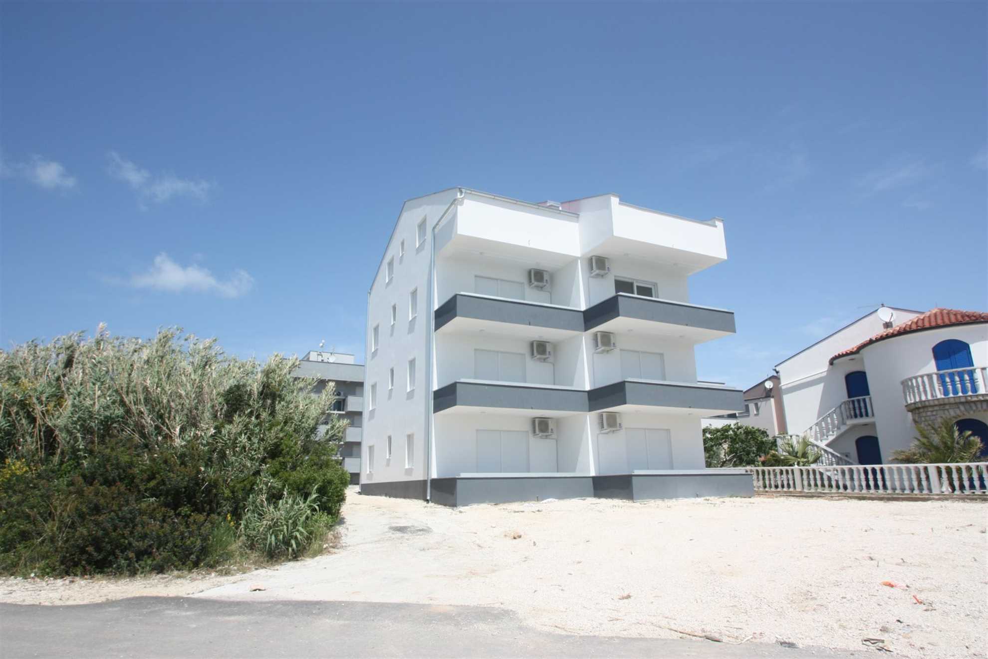 CROWONDER Sunny Bay Beachfront Apartman A1 - prizemlje