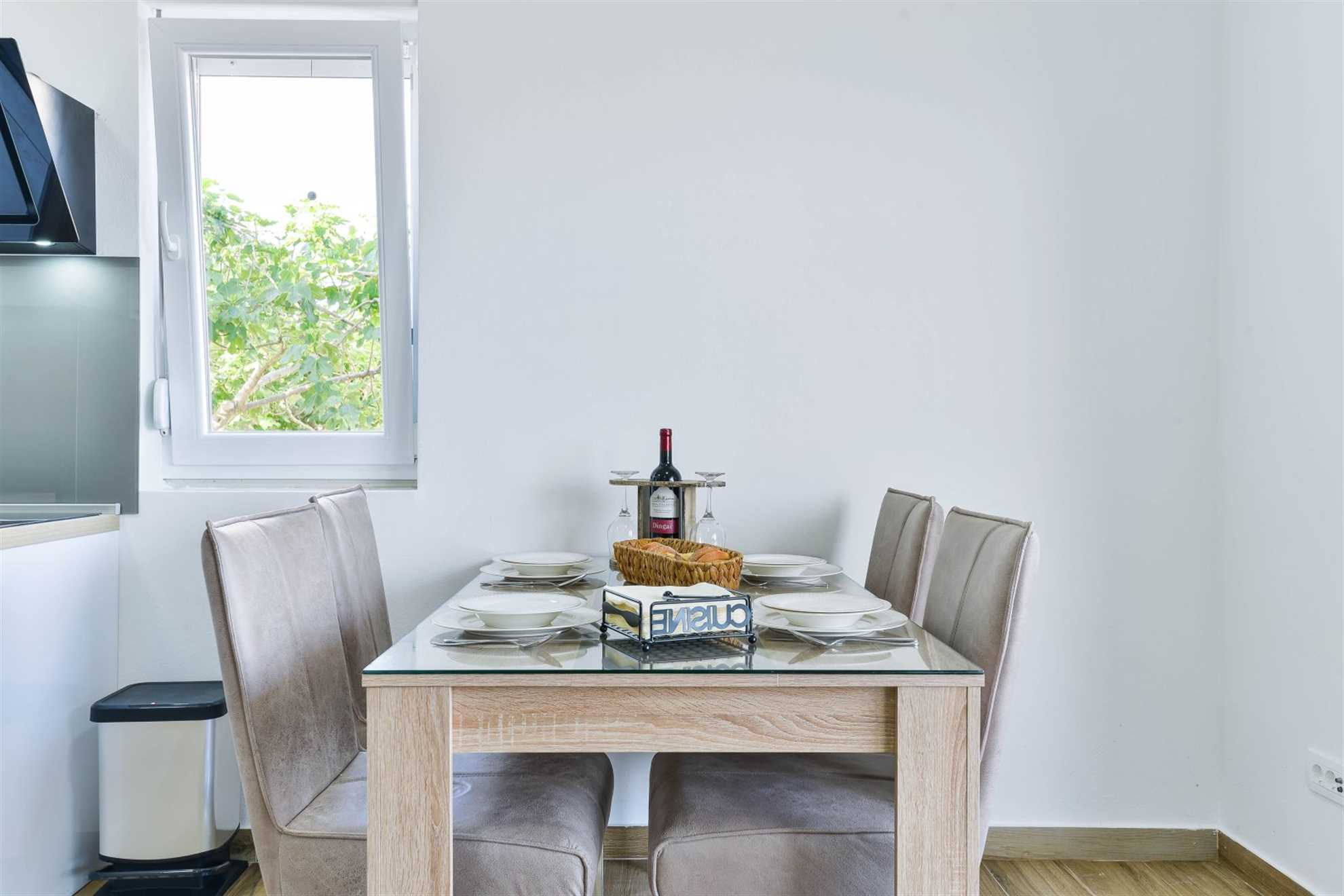 CROWONDER Sunny Bay Beachfront Apartman A1 - prizemlje
