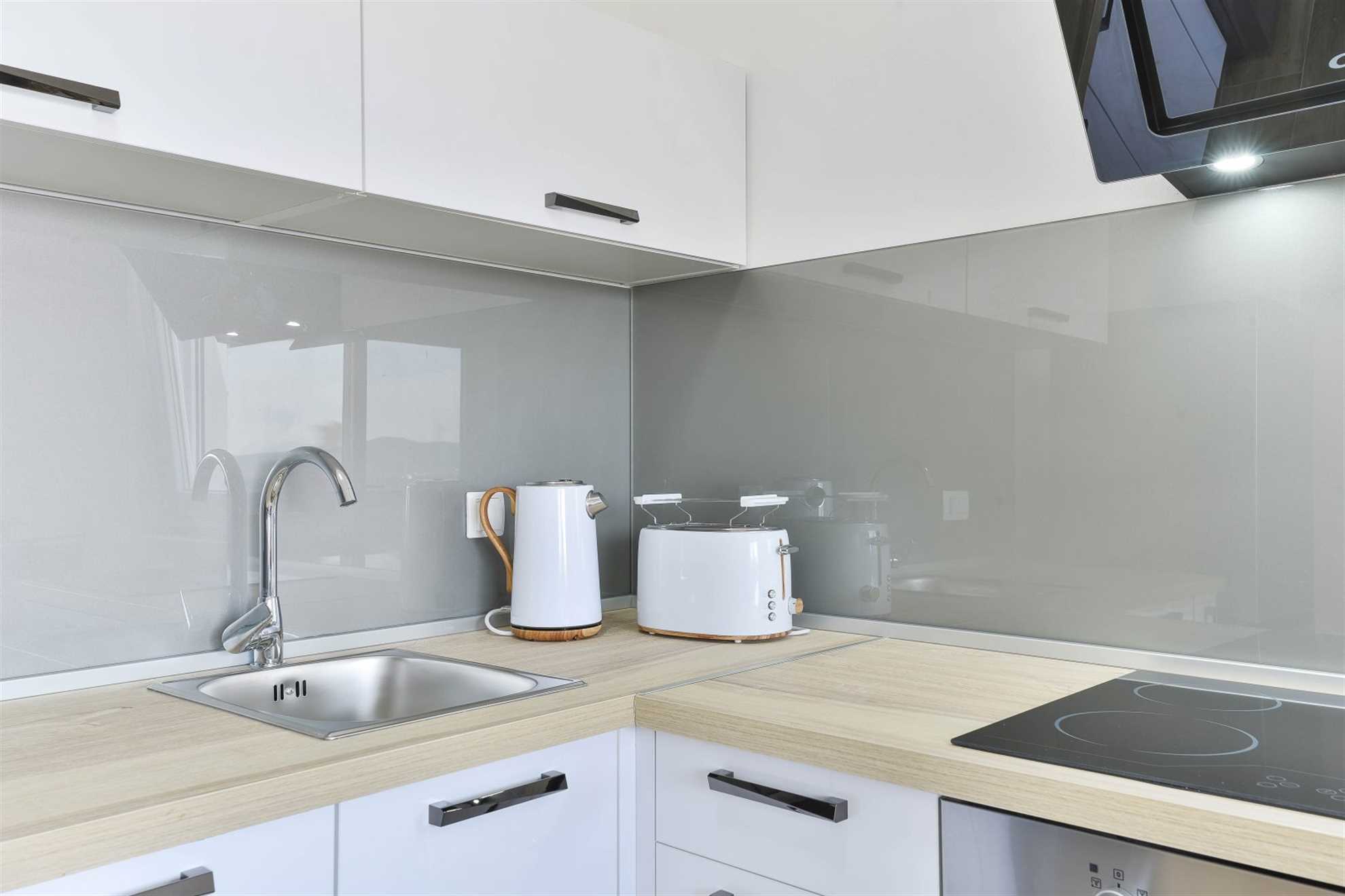 CROWONDER Sunny Bay Beachfront Apartman A1 - prizemlje