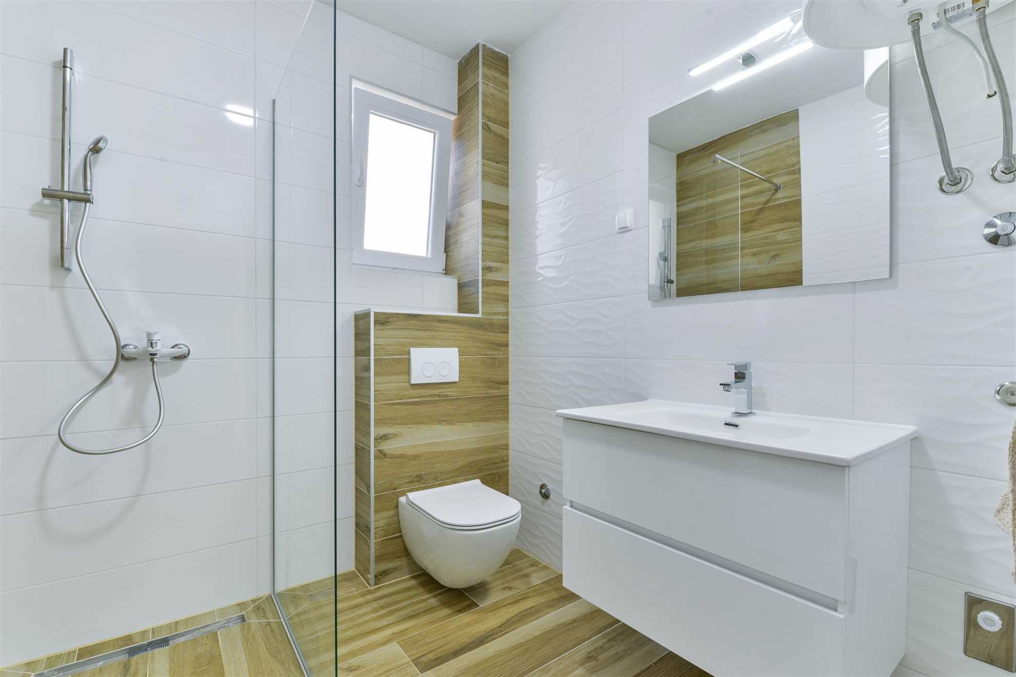 CROWONDER Sunny Bay Beachfront Apartman A1 - prizemlje