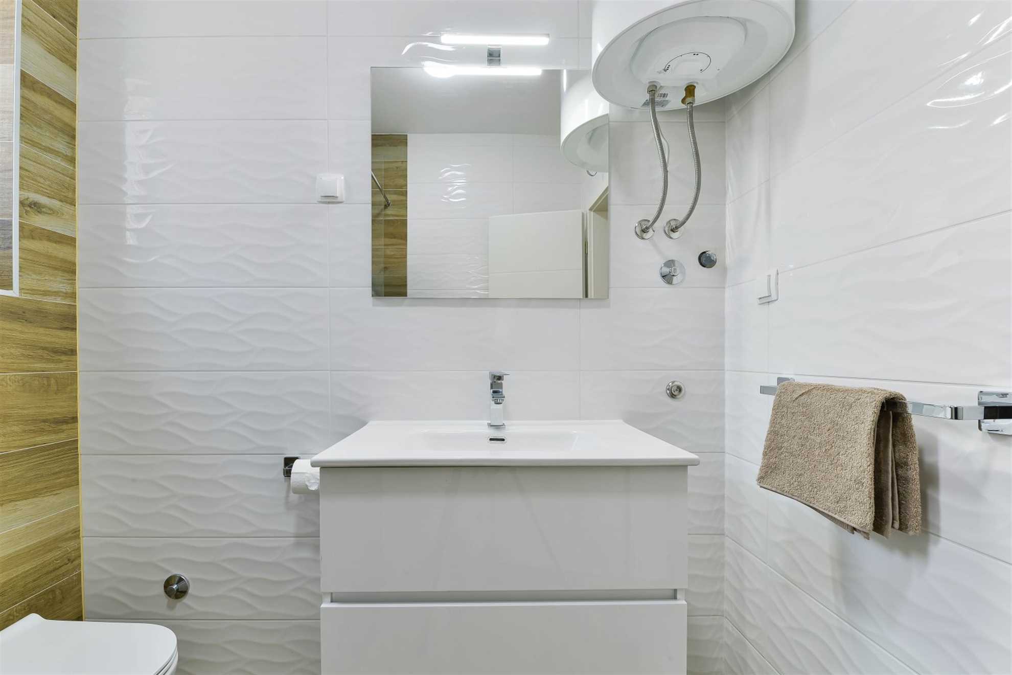 CROWONDER Sunny Bay Beachfront Apartman A1 - prizemlje