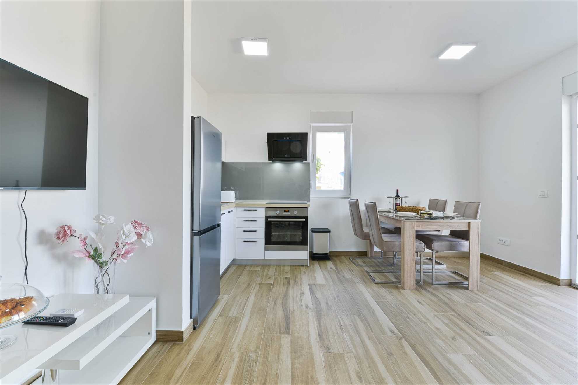 CROWONDER Sunny Bay Beachfront Apartman A1 - prizemlje