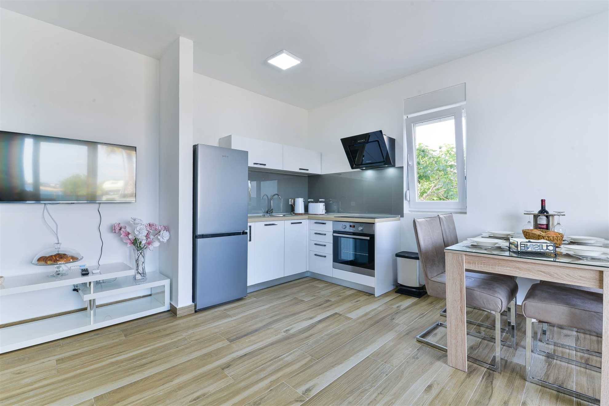 CROWONDER Sunny Bay Beachfront Apartman A1 - prizemlje