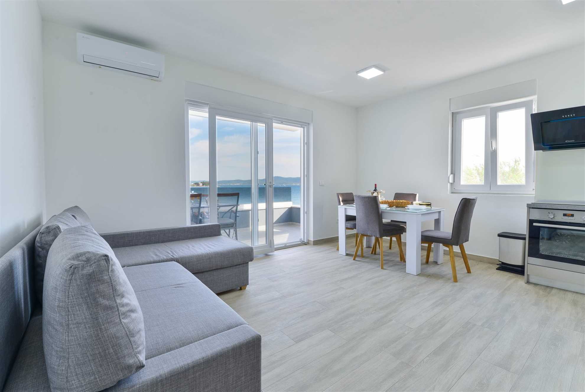 CROWONDER Sunny Bay Apartman uz plažu A4 - prvi kat