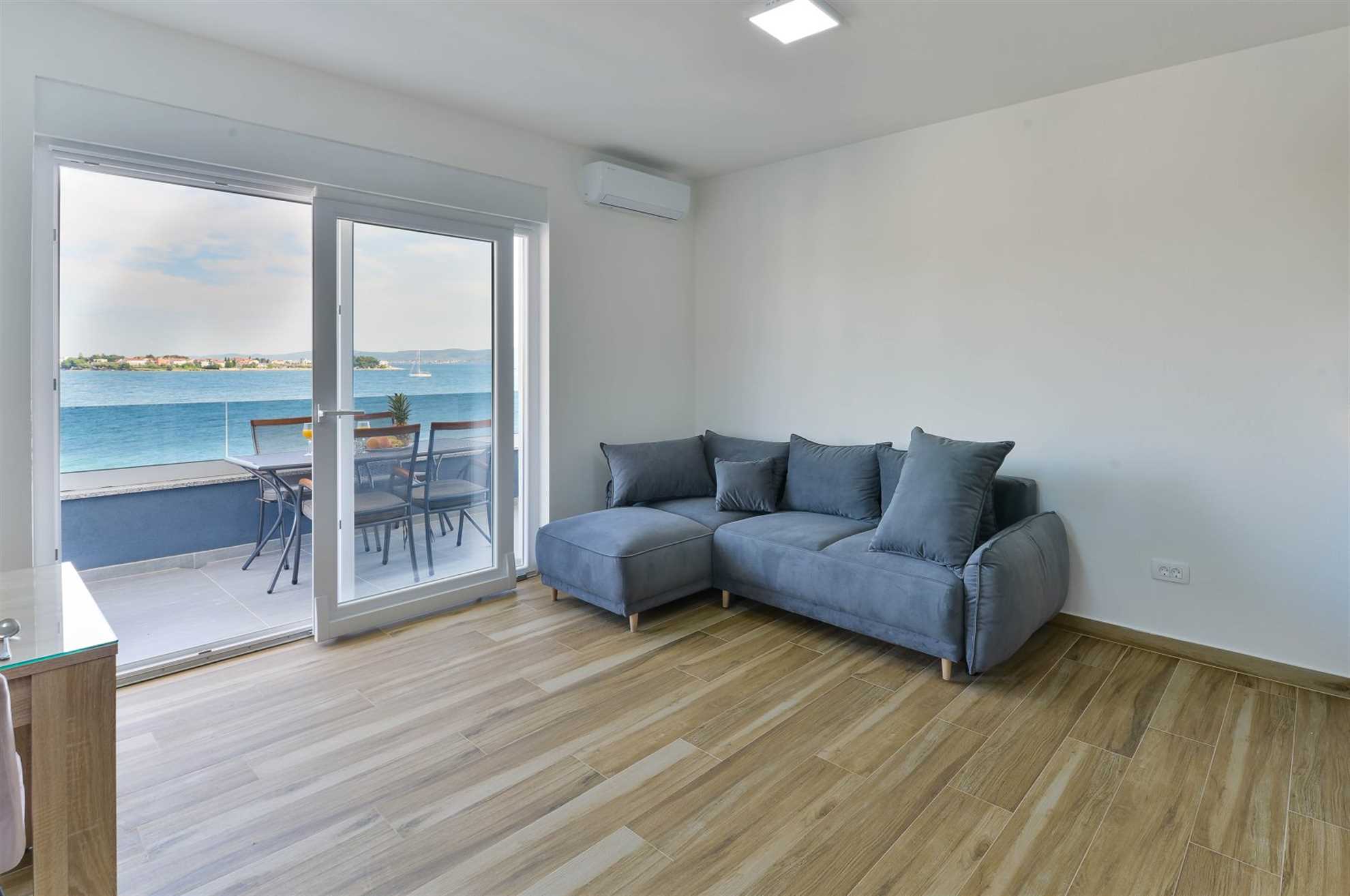 CROWONDER Sunny Bay Apartman uz plažu A6 - drugi kat