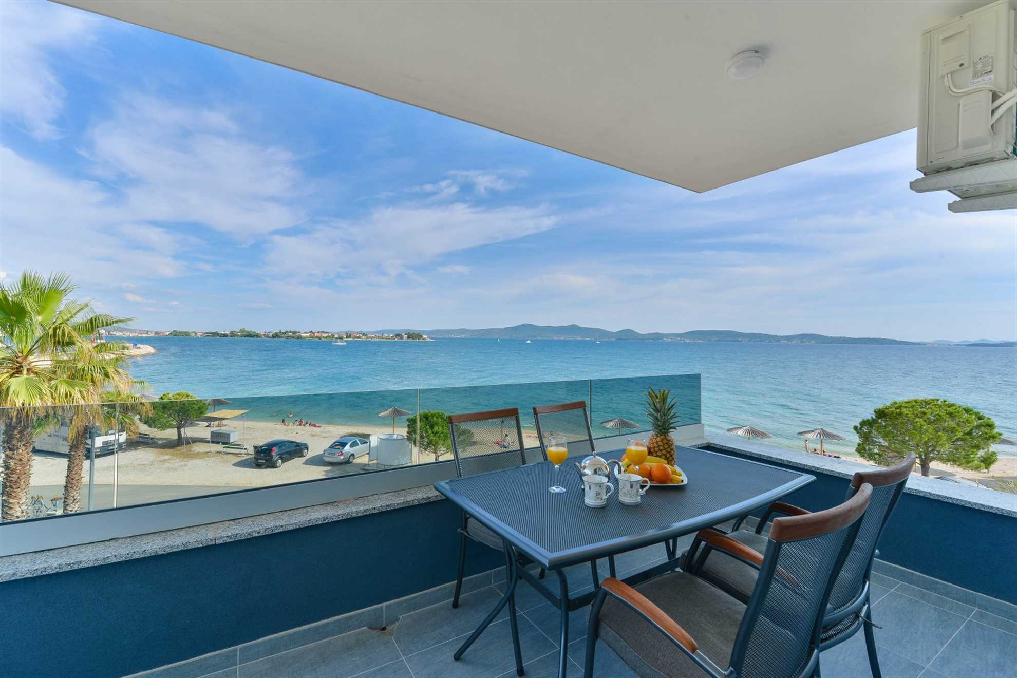 CROWONDER Sunny Bay Apartman uz plažu A6 - drugi kat