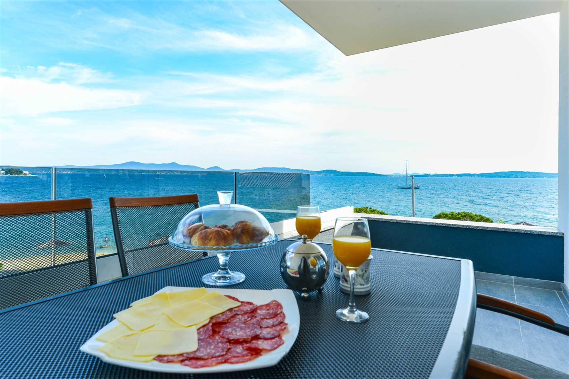 CROWONDER Sunny Bay Beachfront Apartment A5 - second floor