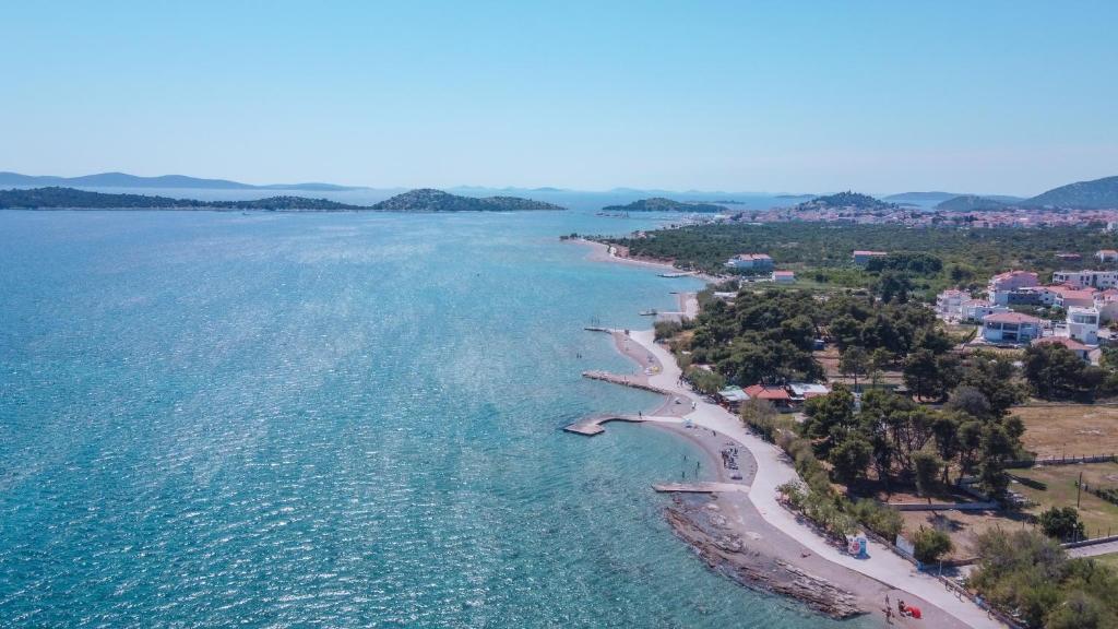 CROWONDER Adriatic Premium Villa Vodice v bližini plaže