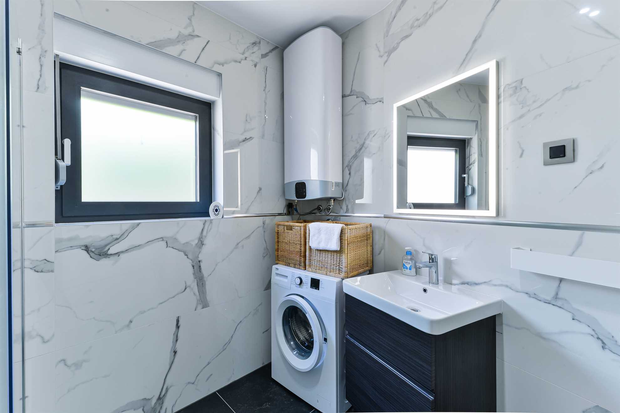 CROWONDER Adriatic Premium Villa Vodice v bližini plaže