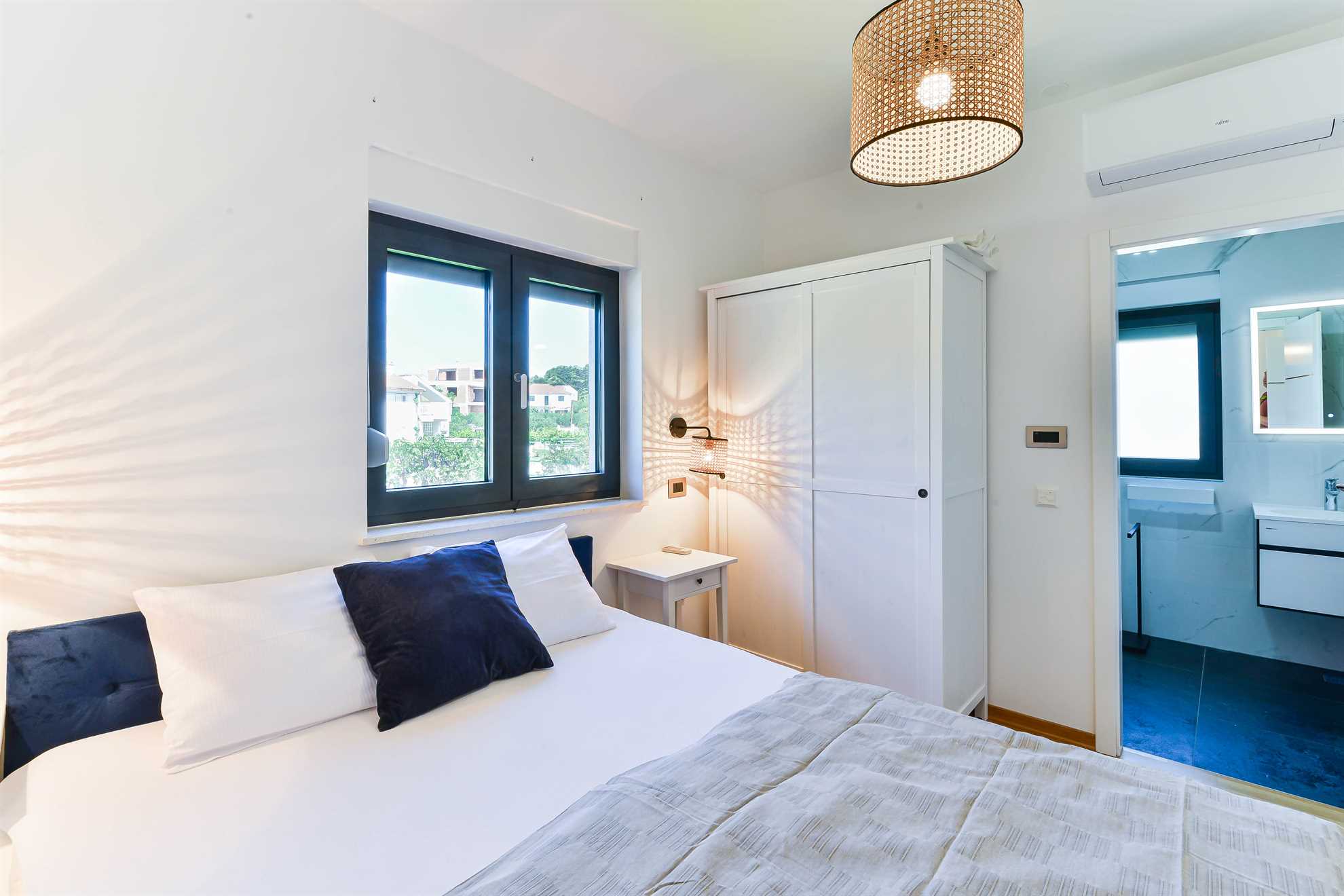 CROWONDER Adriatic Premium Villa Vodice v bližini plaže