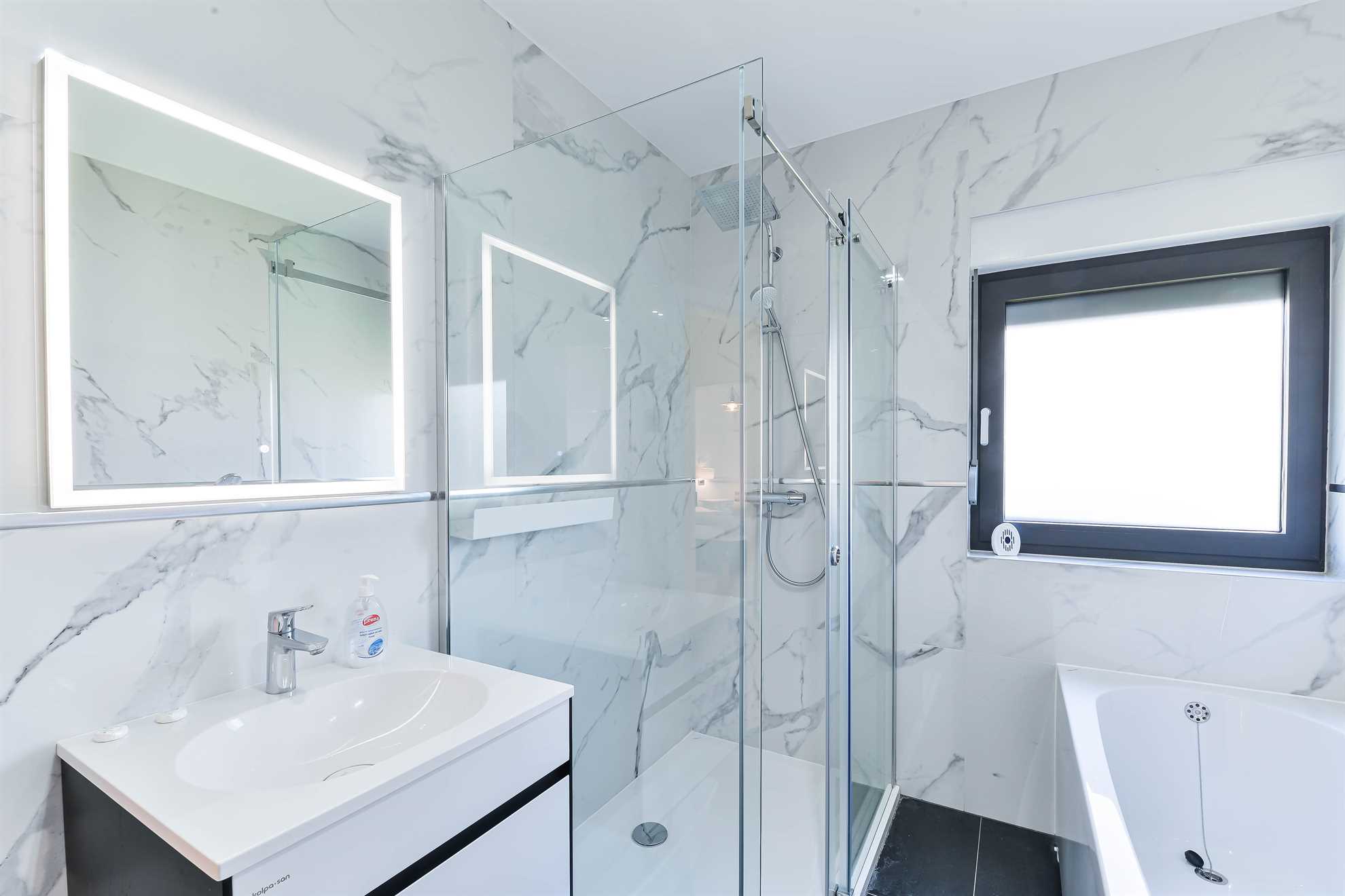 CROWONDER Adriatic Premium Villa Vodice v bližini plaže