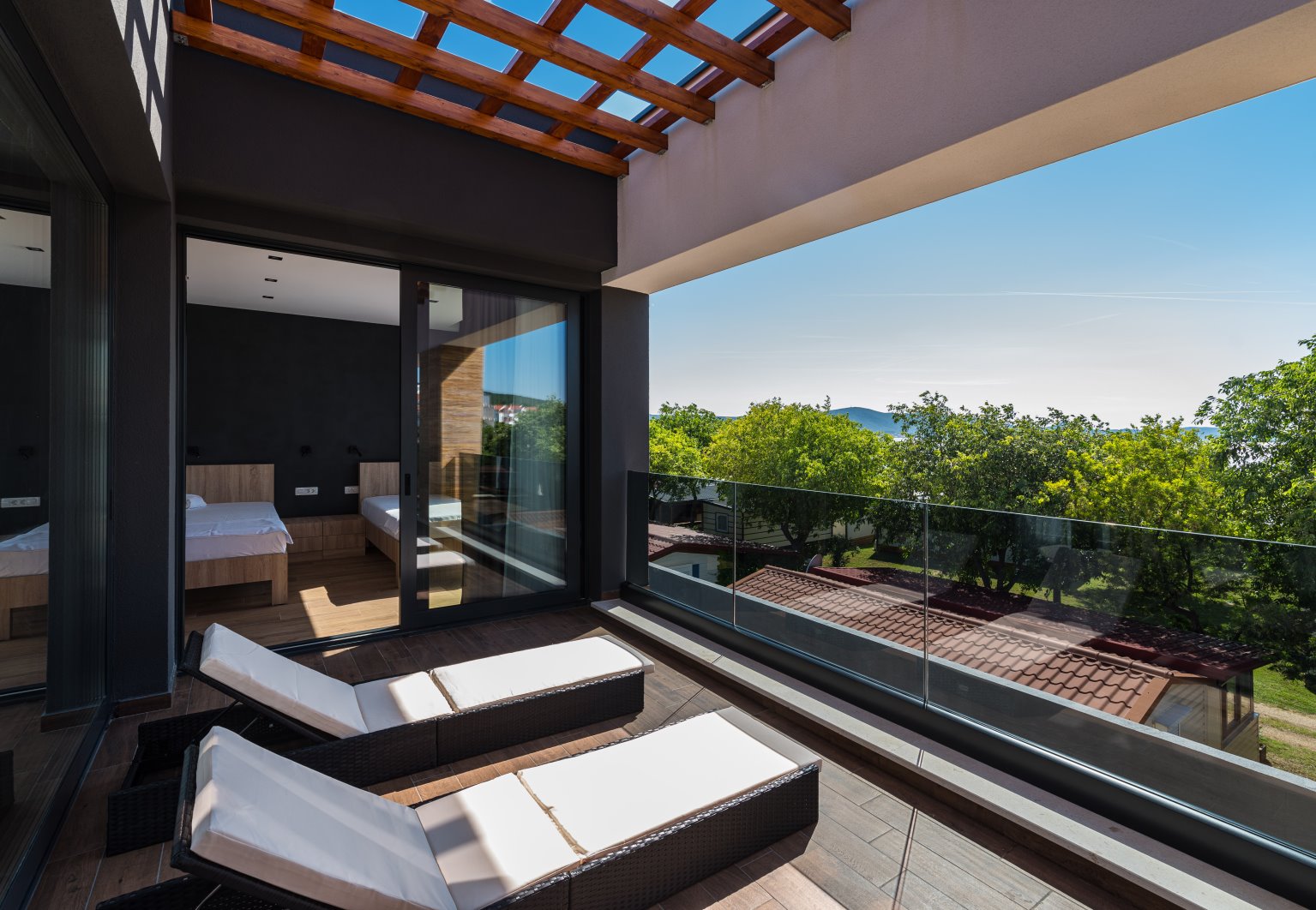 CROWONDER Blackjack Luxusvilla mit 2 Swimmingpools und Meerblick