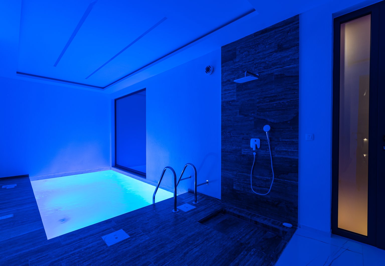 CROWONDER Blackjack Luxusvilla mit 2 Swimmingpools und Meerblick