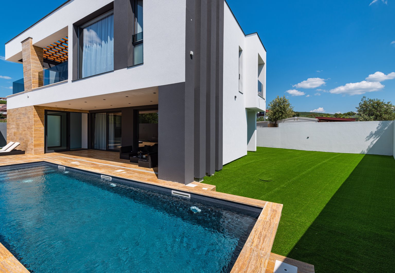 CROWONDER Blackjack Luxusvilla mit 2 Swimmingpools und Meerblick