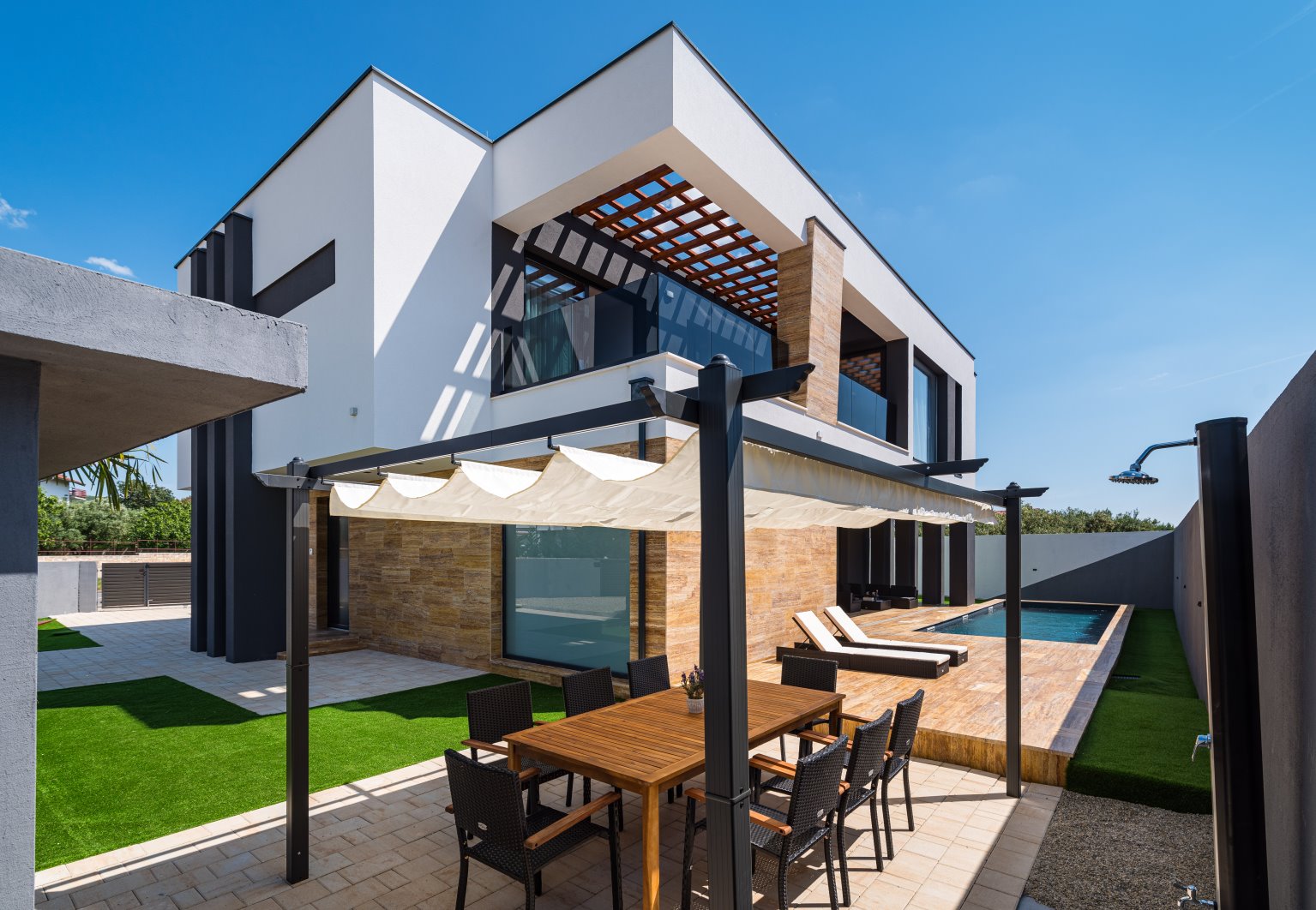 CROWONDER Blackjack Luxusvilla mit 2 Swimmingpools und Meerblick