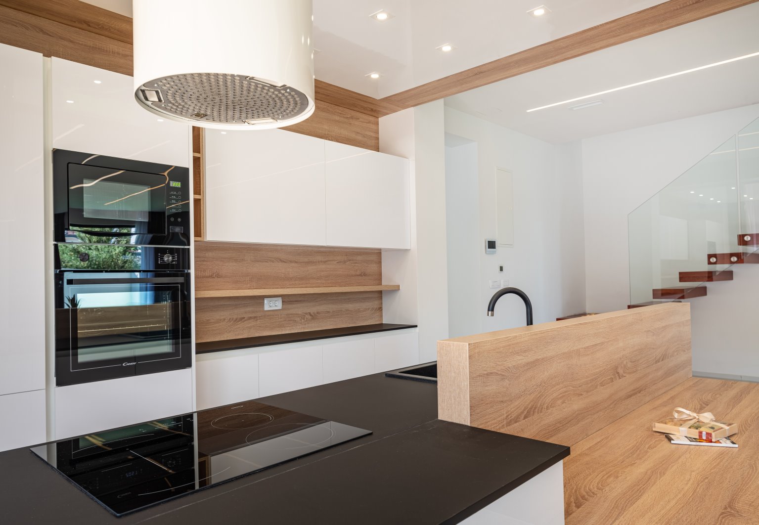 CROWONDER Blackjack Luxusvilla mit 2 Swimmingpools und Meerblick
