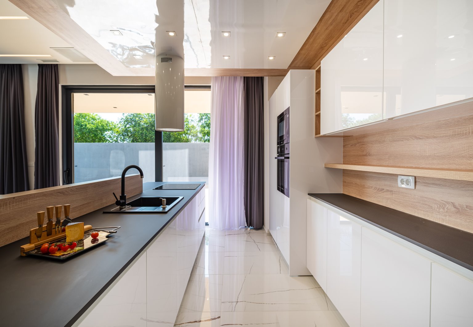 CROWONDER Blackjack Luxusvilla mit 2 Swimmingpools und Meerblick