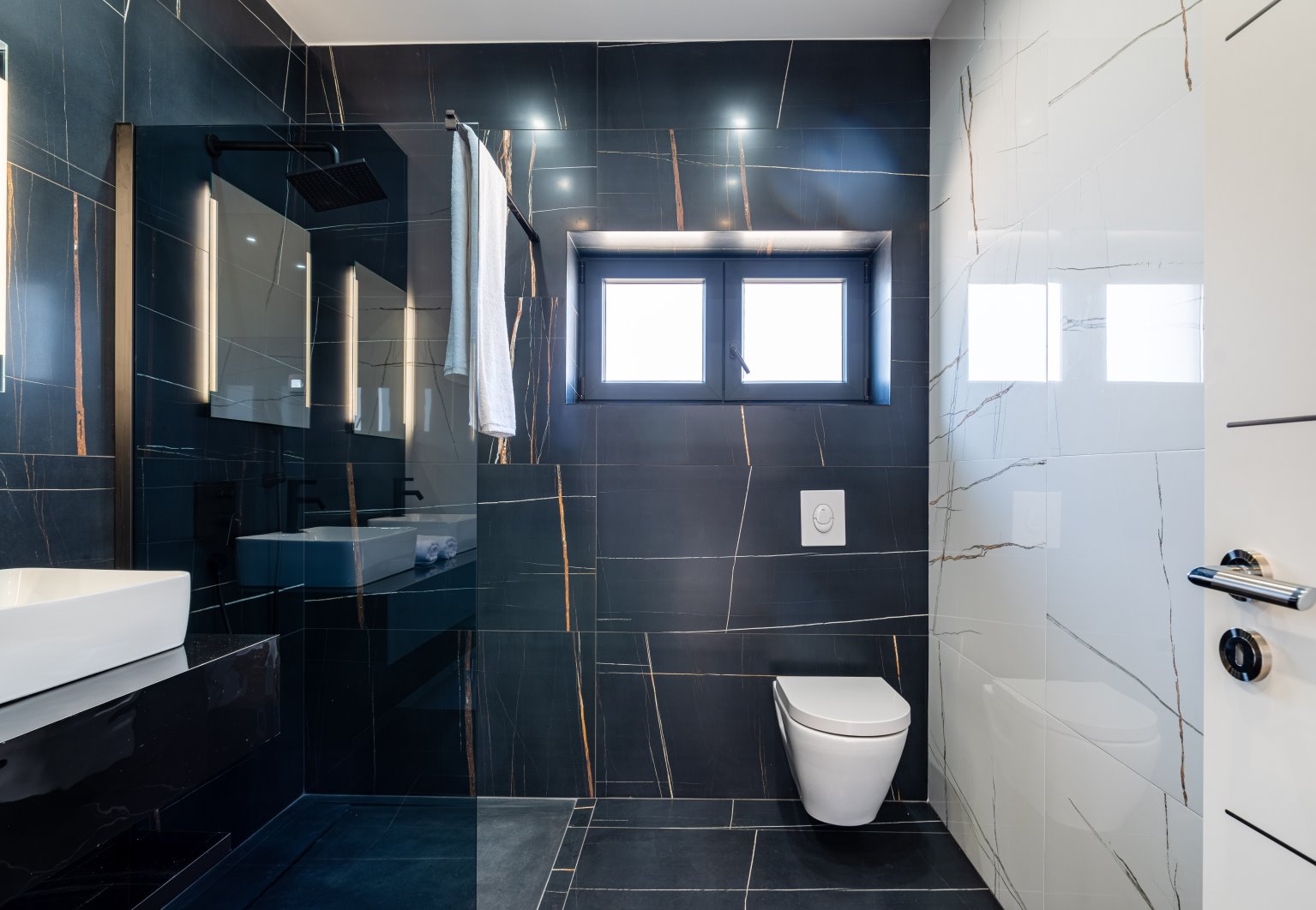 CROWONDER Blackjack Luxusvilla mit 2 Swimmingpools und Meerblick