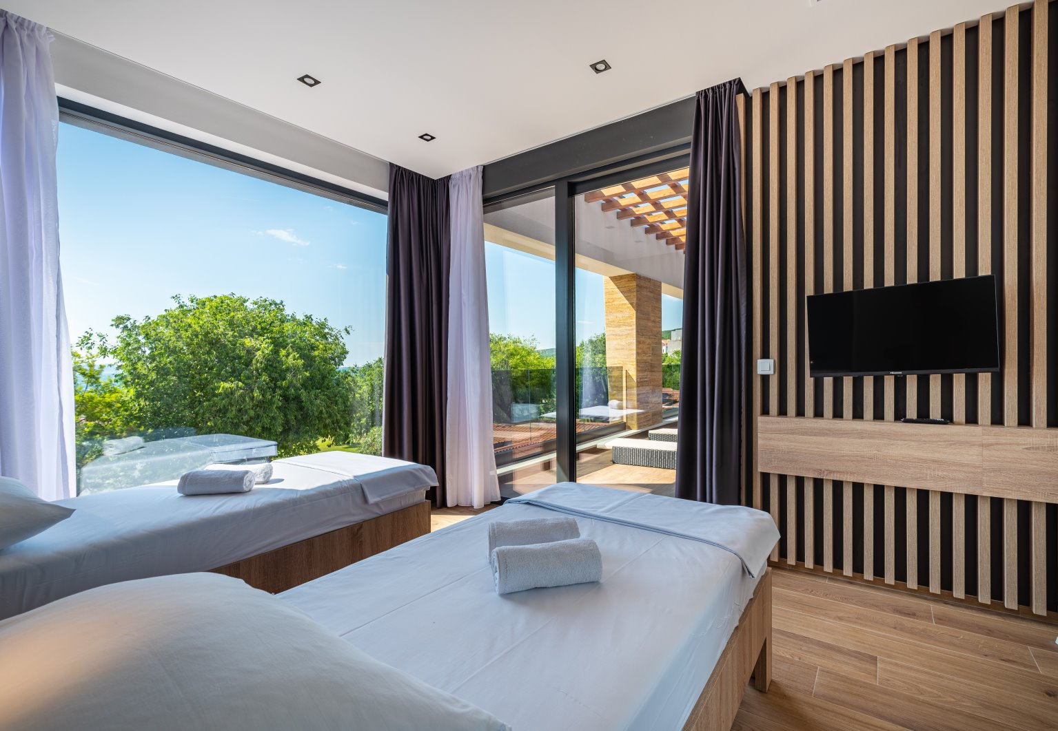 CROWONDER Blackjack Luxusvilla mit 2 Swimmingpools und Meerblick