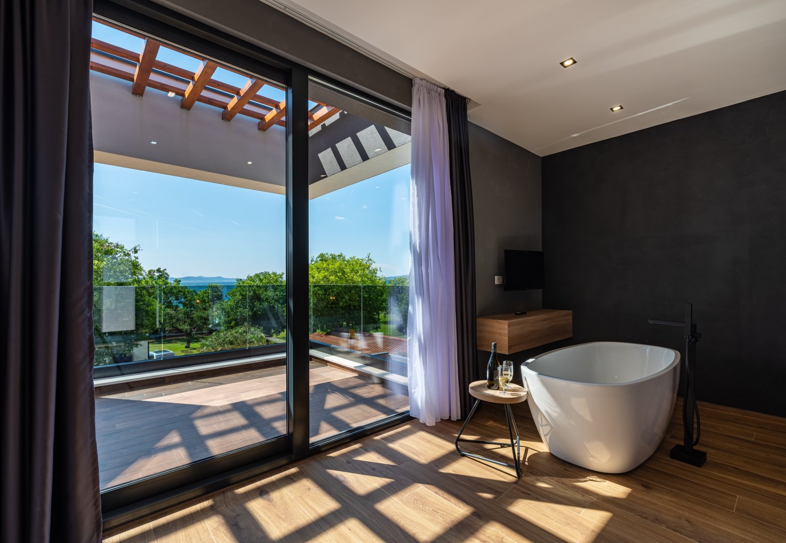 CROWONDER Blackjack Luxusvilla mit 2 Swimmingpools und Meerblick