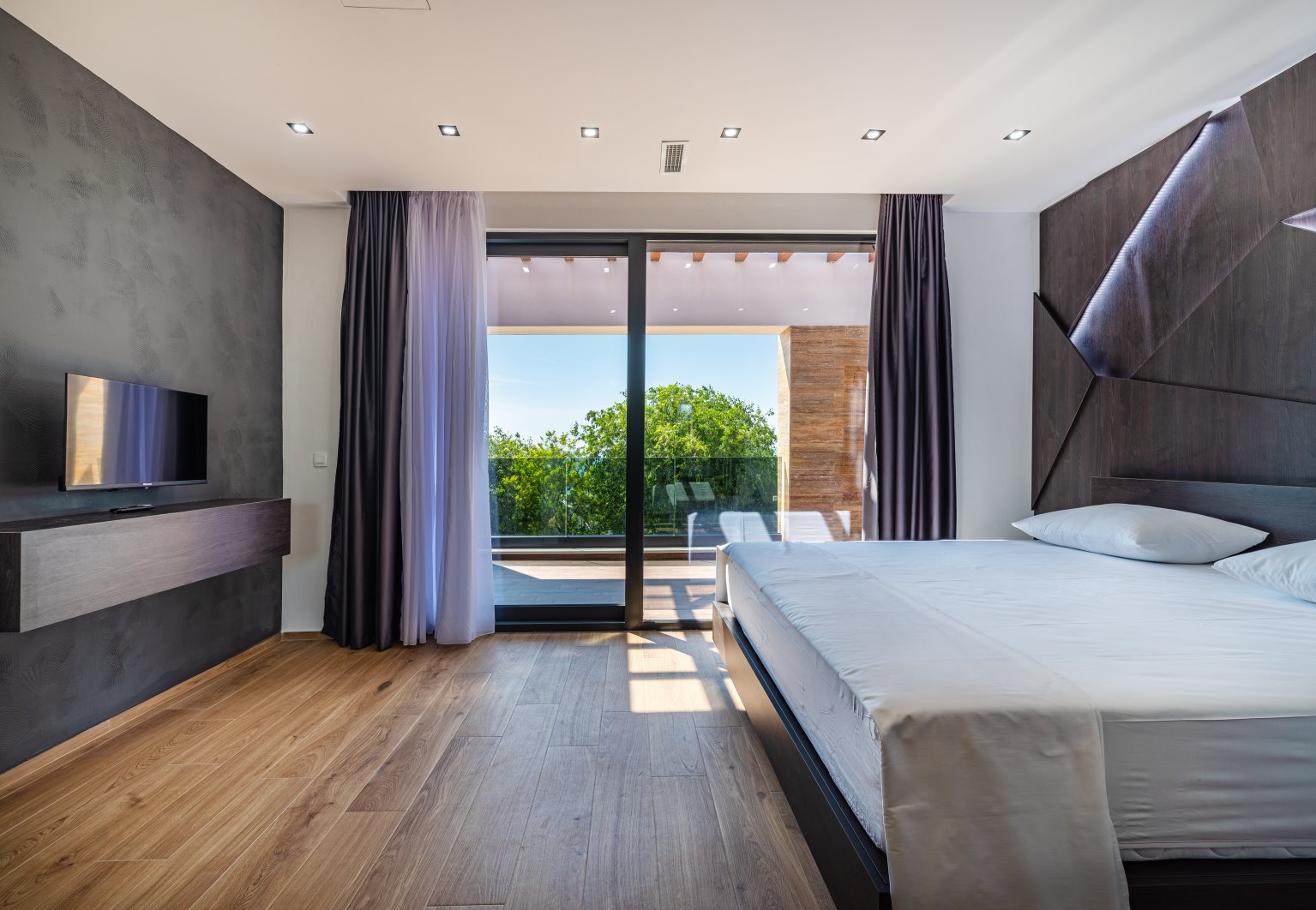 CROWONDER Blackjack Luxusvilla mit 2 Swimmingpools und Meerblick