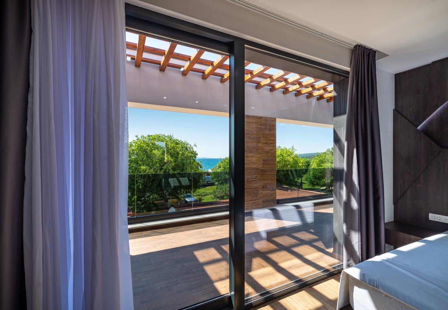 CROWONDER Blackjack Luxusvilla mit 2 Swimmingpools und Meerblick