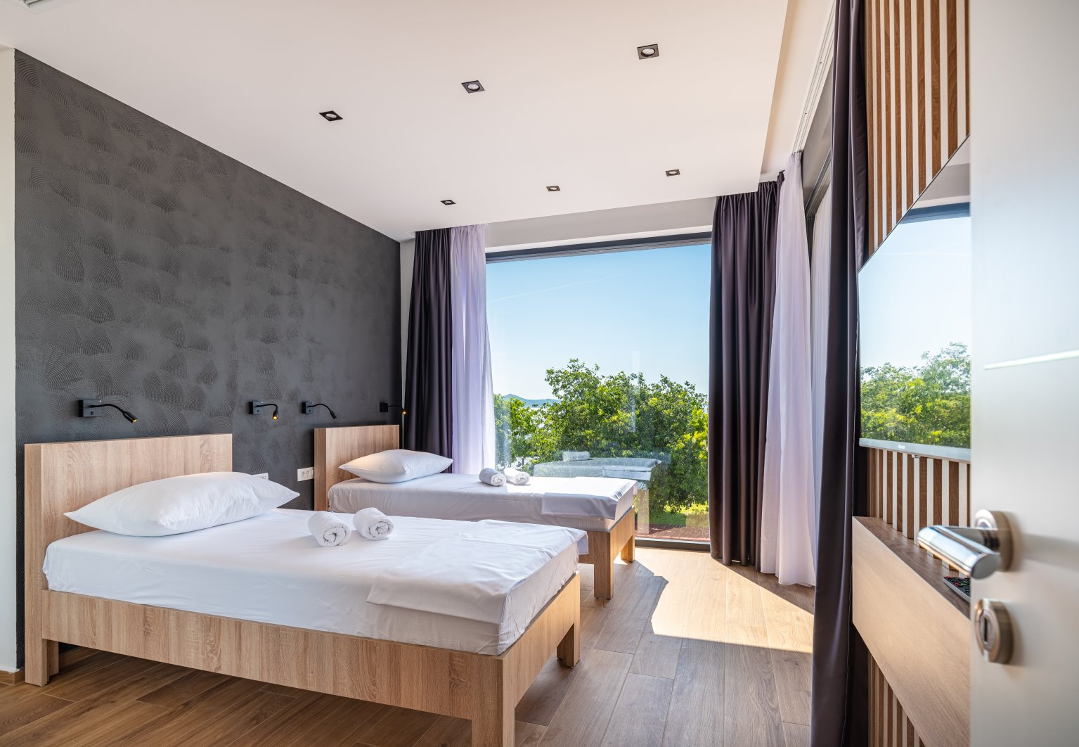CROWONDER Blackjack Luxusvilla mit 2 Swimmingpools und Meerblick