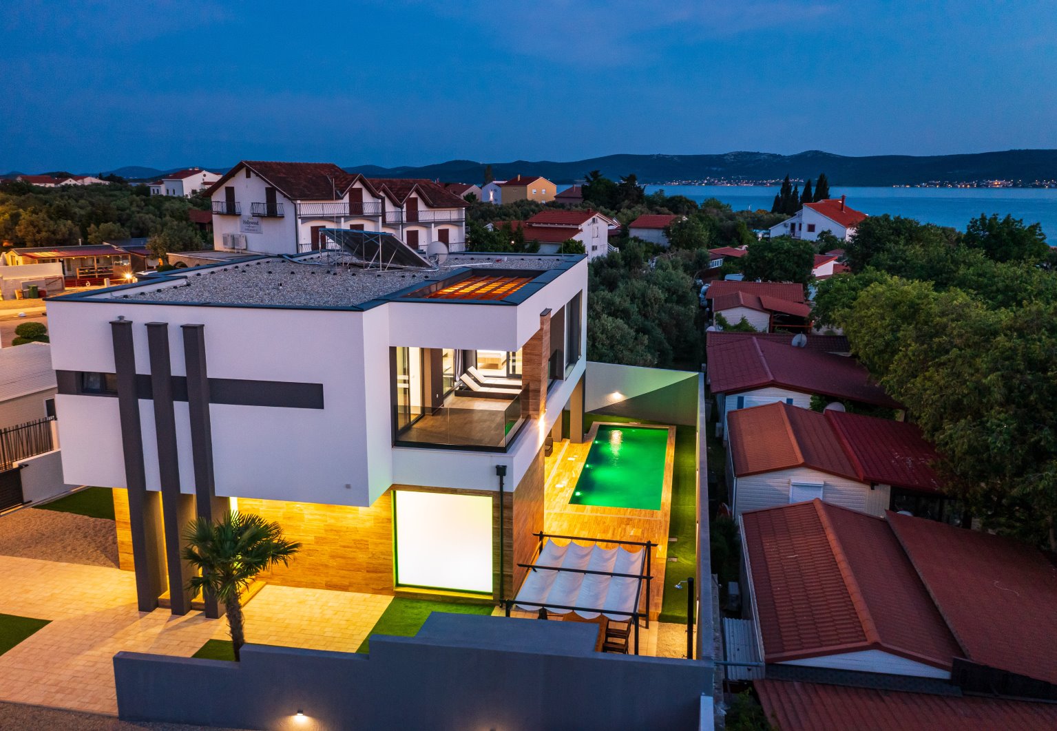 CROWONDER Blackjack Luxusvilla mit 2 Swimmingpools und Meerblick