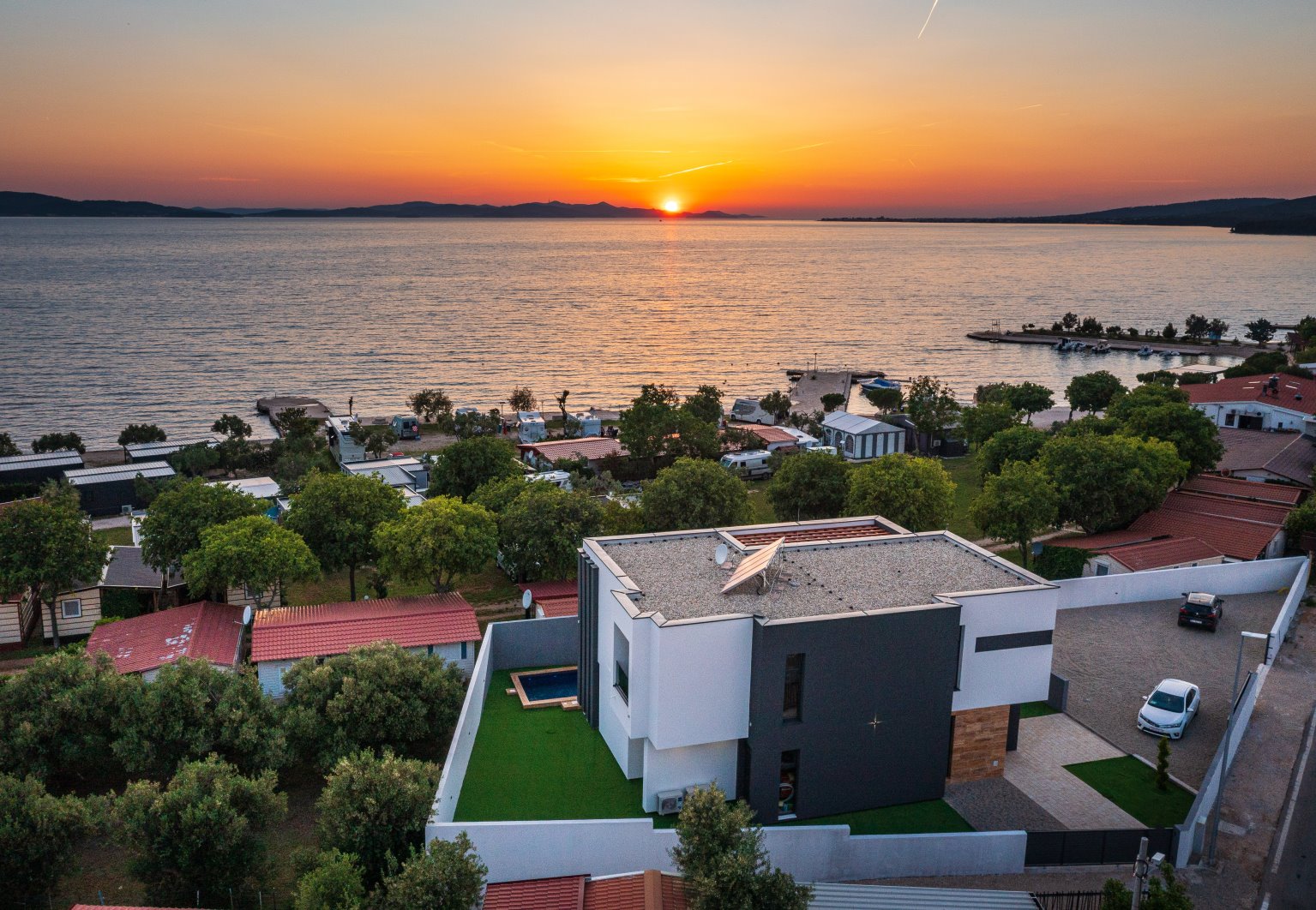 CROWONDER Blackjack Luxusvilla mit 2 Swimmingpools und Meerblick