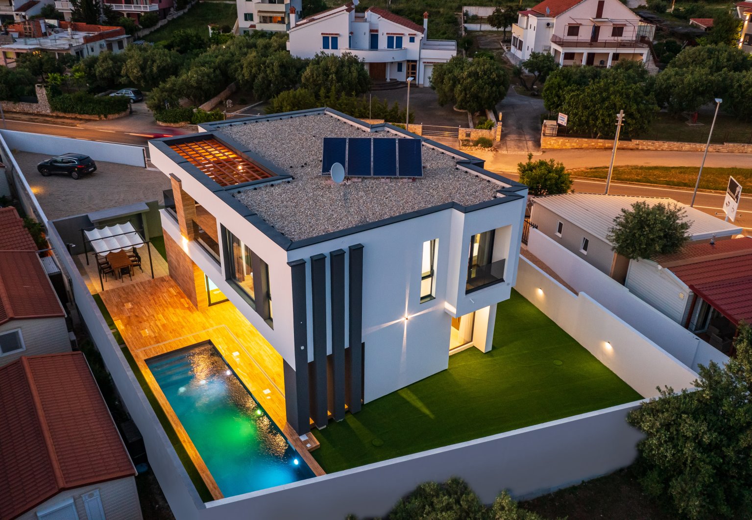 CROWONDER Blackjack Luxusvilla mit 2 Swimmingpools und Meerblick