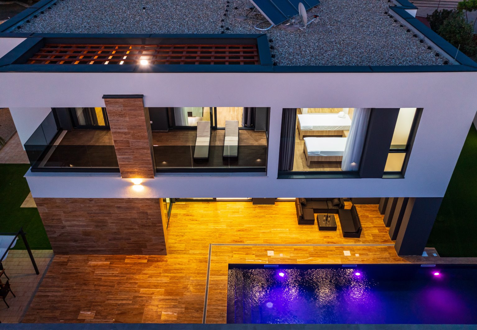 CROWONDER Blackjack Luxusvilla mit 2 Swimmingpools und Meerblick