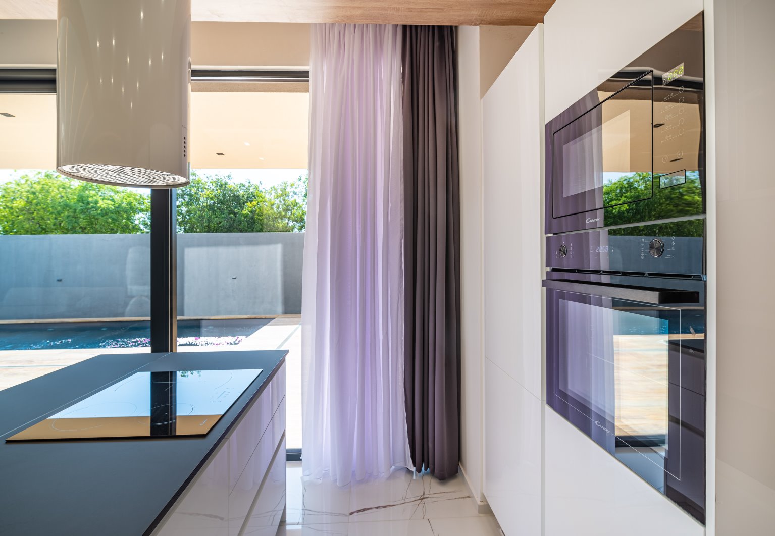 CROWONDER Blackjack Luxusvilla mit 2 Swimmingpools und Meerblick