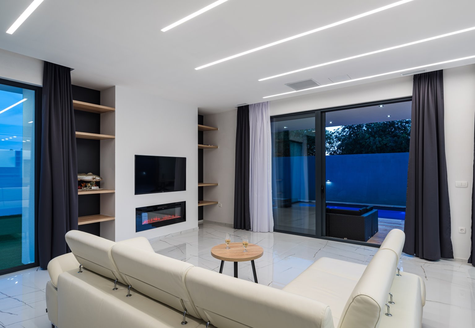 CROWONDER Blackjack Luxusvilla mit 2 Swimmingpools und Meerblick