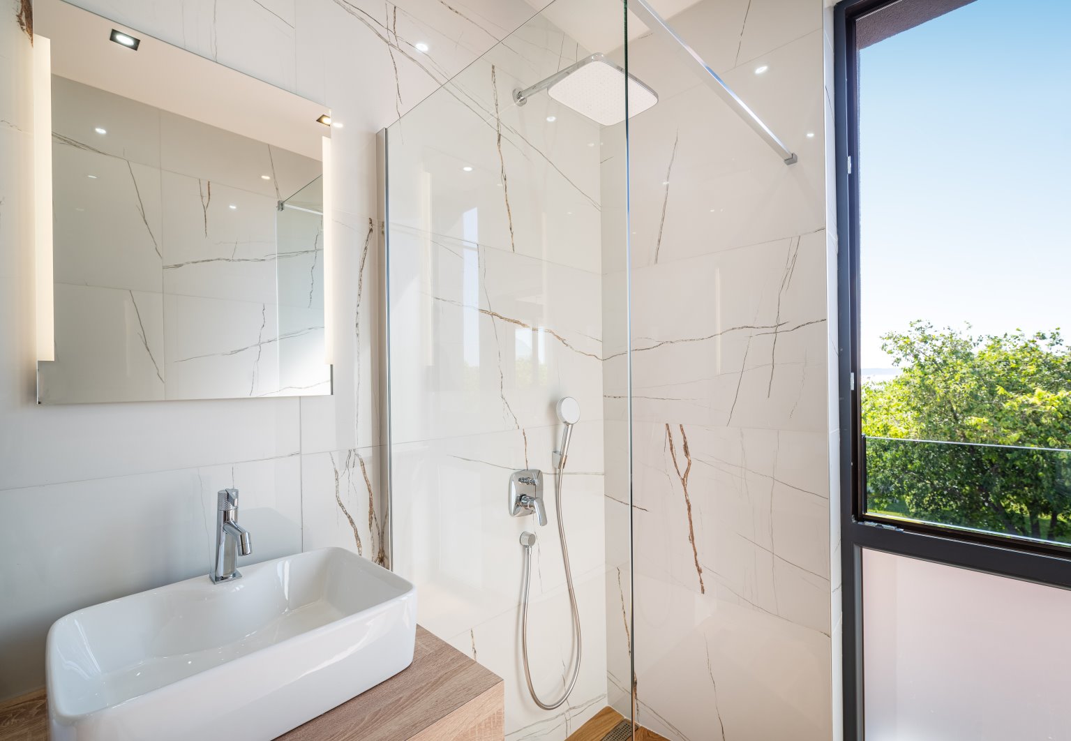 CROWONDER Blackjack Luxusvilla mit 2 Swimmingpools und Meerblick