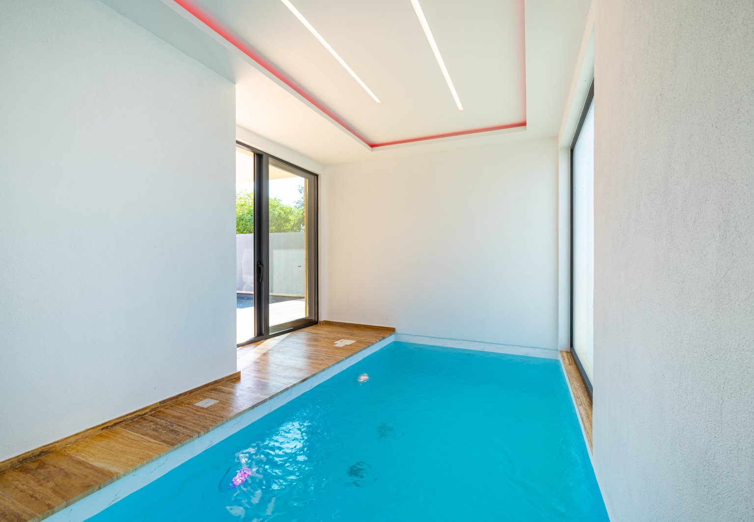 CROWONDER Blackjack Luxusvilla mit 2 Swimmingpools und Meerblick