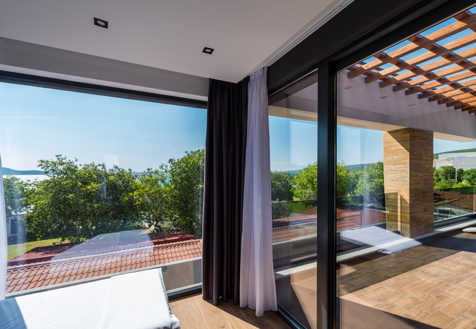 CROWONDER Blackjack Luxusvilla mit 2 Swimmingpools und Meerblick
