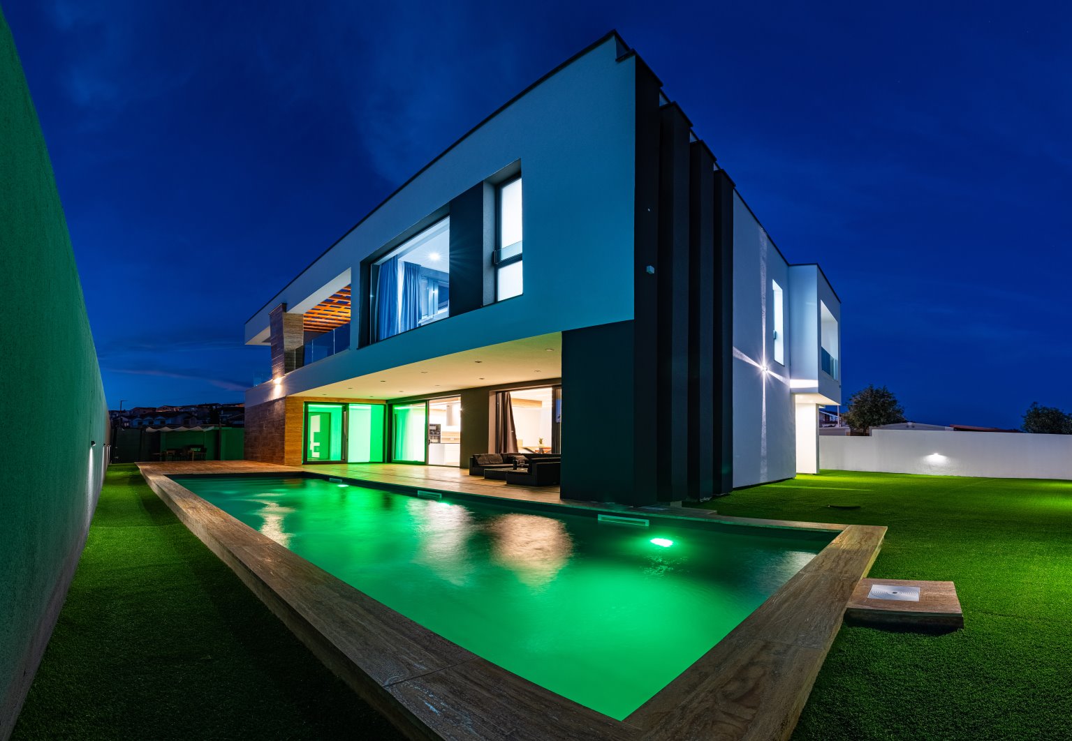CROWONDER Blackjack Luxusvilla mit 2 Swimmingpools und Meerblick