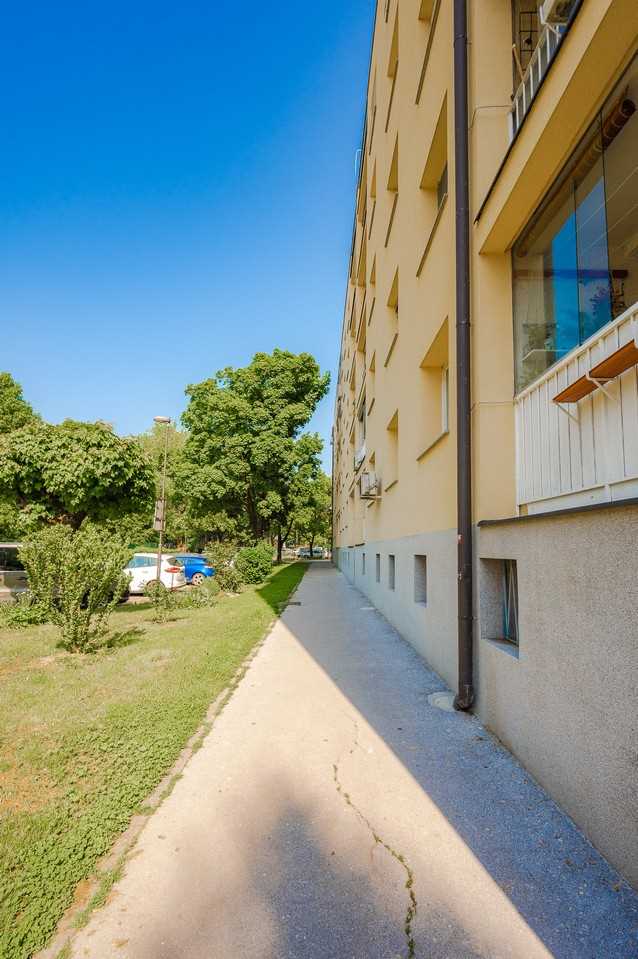 APARTMENT 396