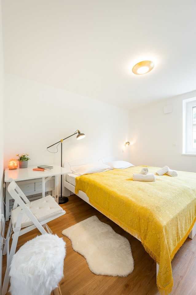 APARTMENT 396