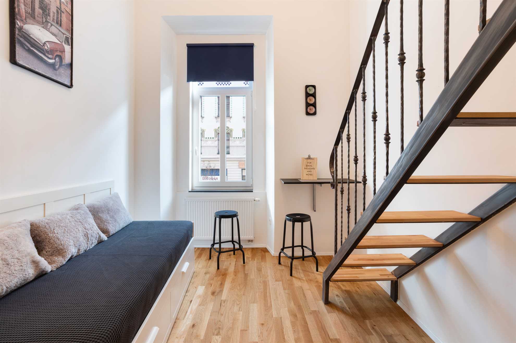 Rhino 1 Studio duplex near main bus and train station