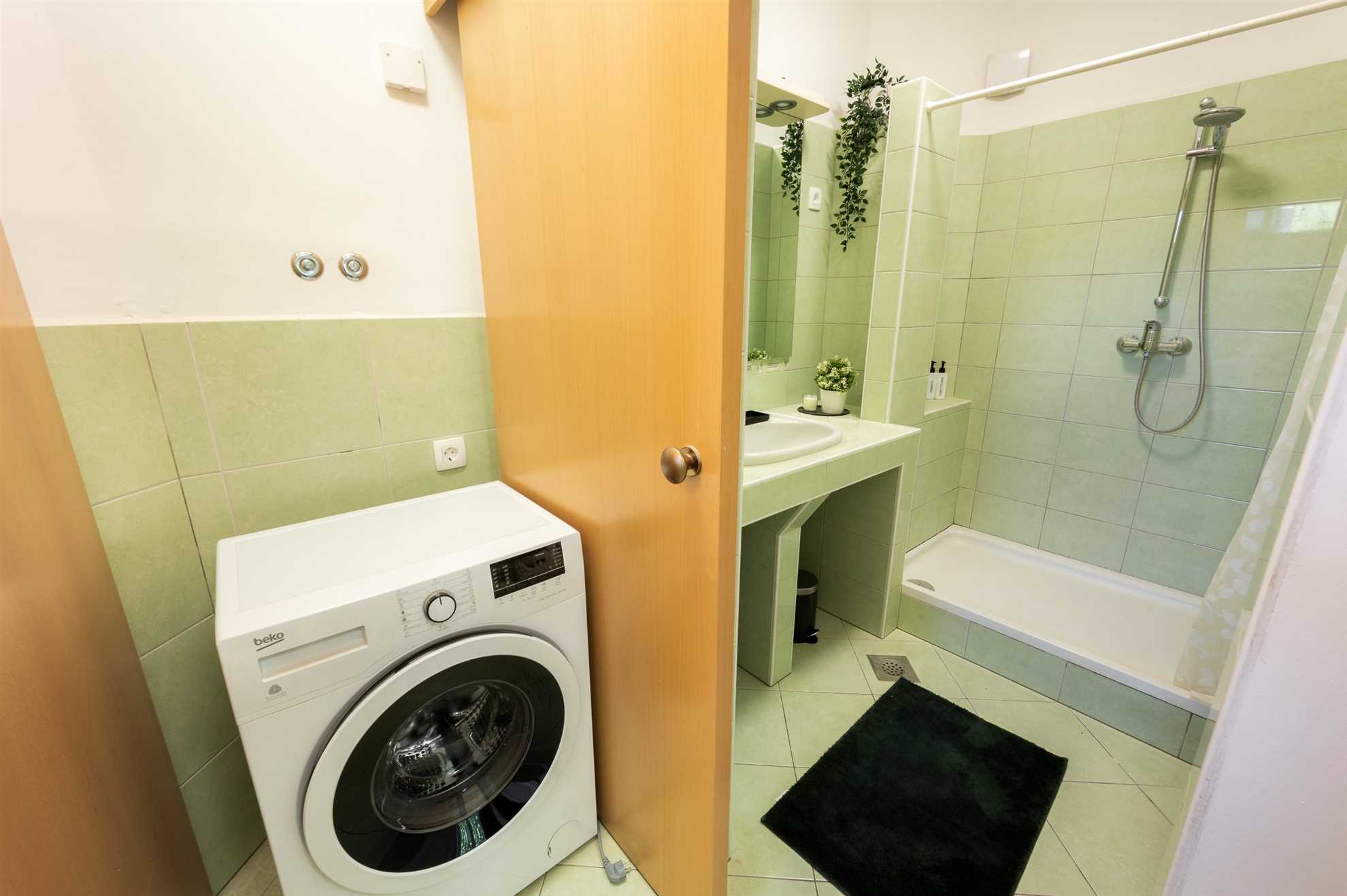 Argo 2, 5pax Residence