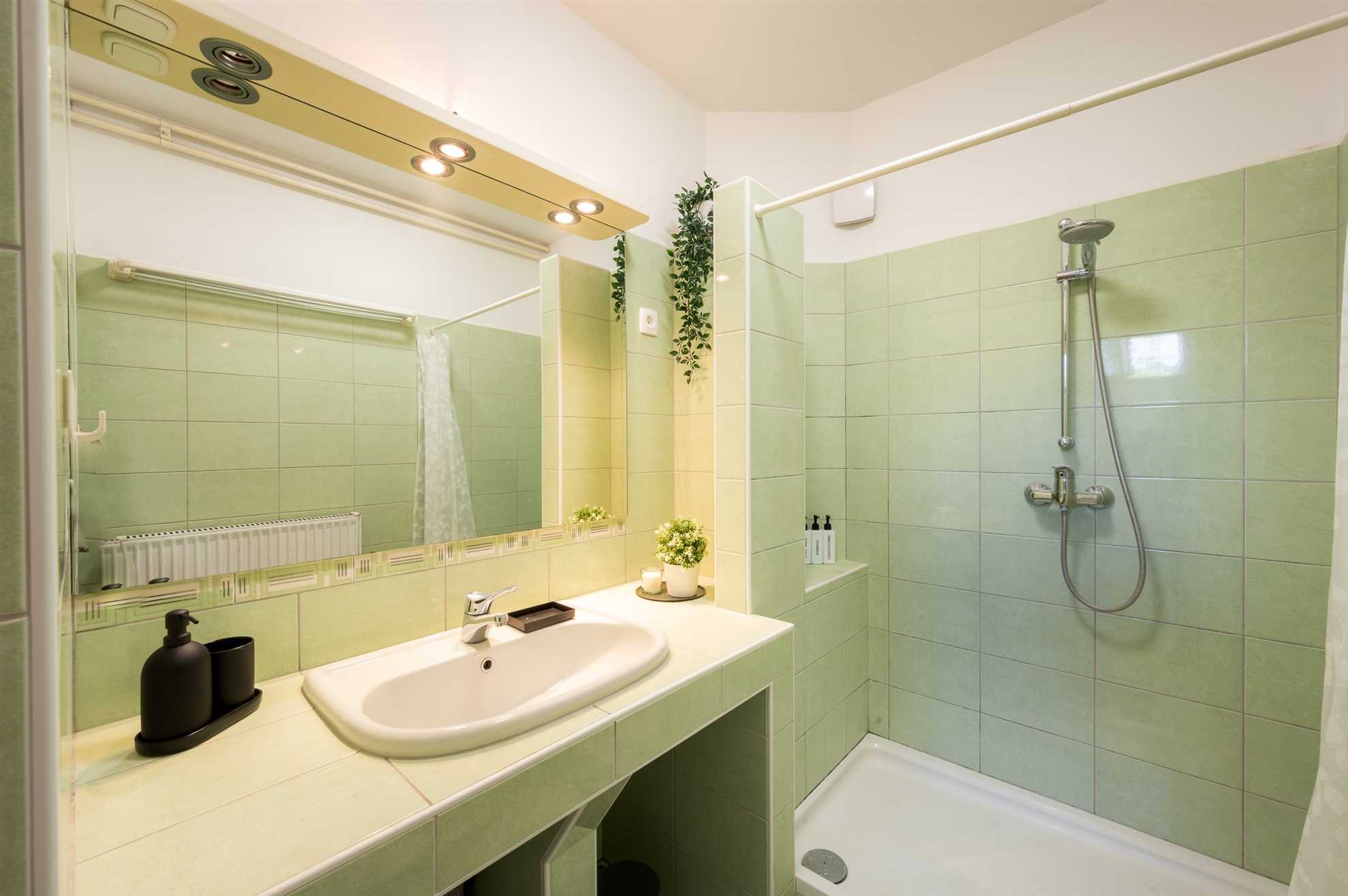 Argo 2, 5pax Residence