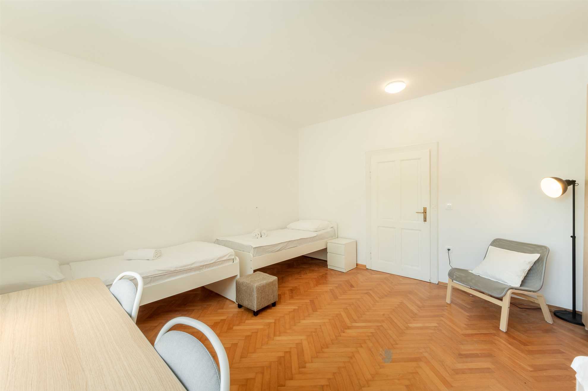 Argo 2, 5pax Residence