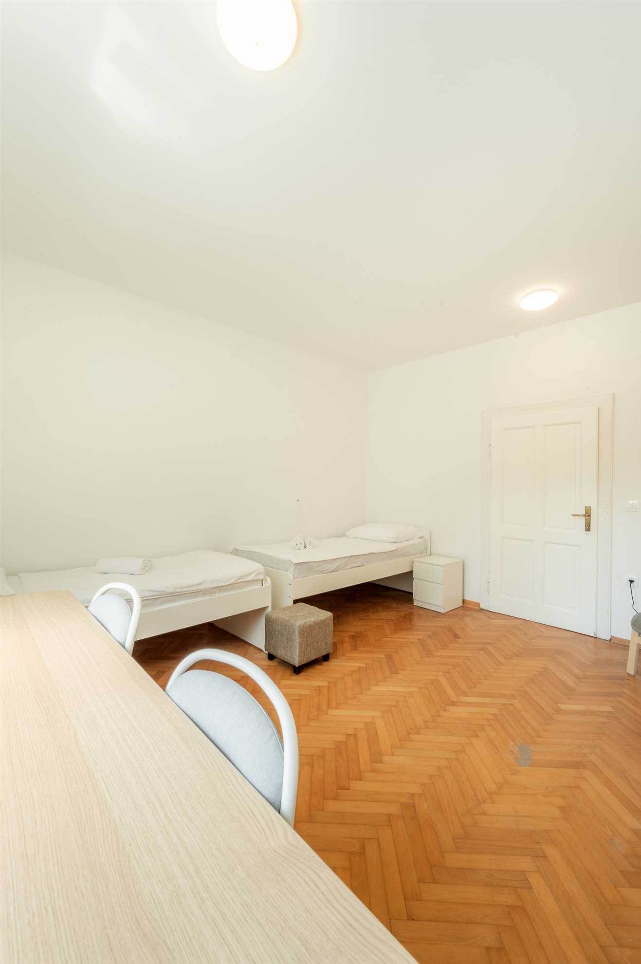 Argo 2, 5pax Residence