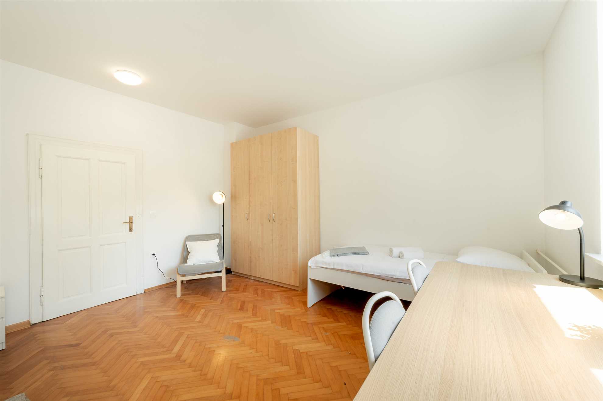 Argo 2, 5pax Residence