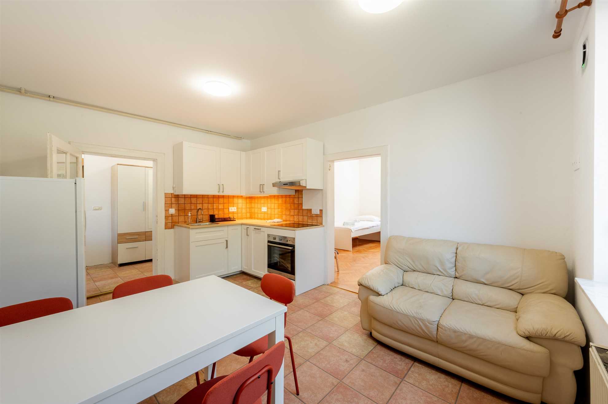 Argo 2, 5pax Residence